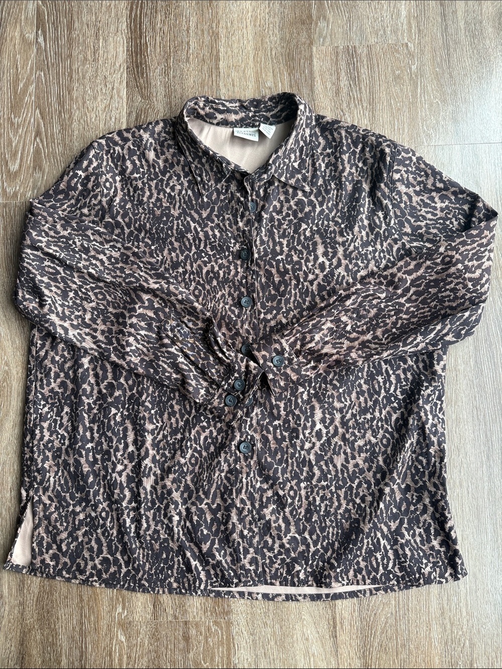 Classic Elements Vintage Cheetah Print Button Down Shirt